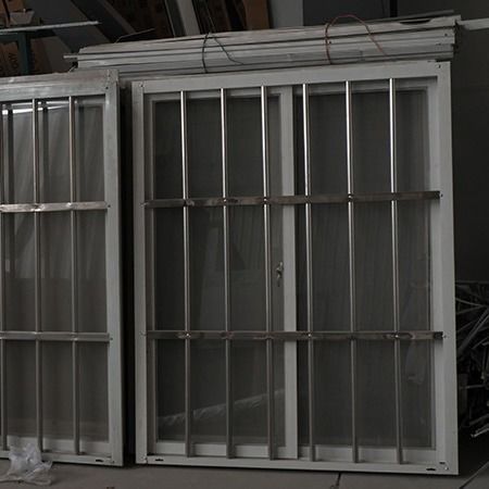 Brande Deformativeは場所で造られた一時的な場所のオフィスの注文小屋を組立て式に作った